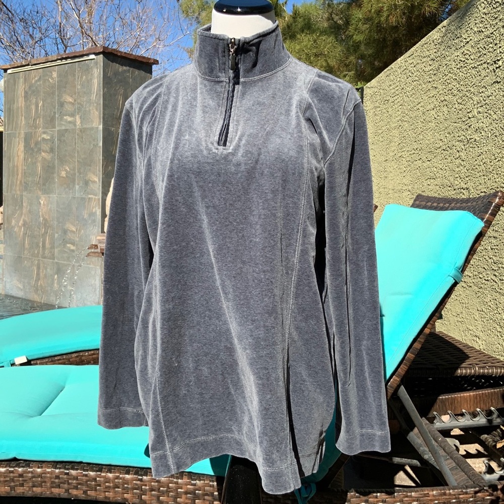 Amber sun gray pull over top